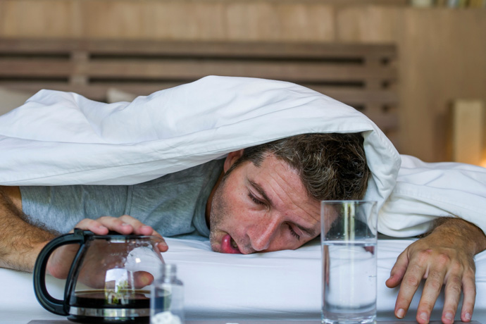 hombre enfermo por alcoholismo