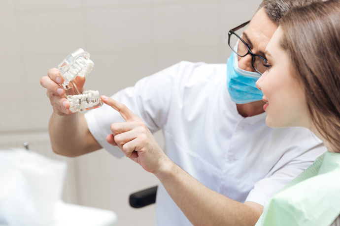 dentista explica causas de pérdida del esmalte dental