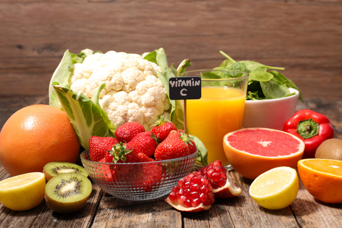 Alimentos ricos en vitamina C para combinar con suplementos.