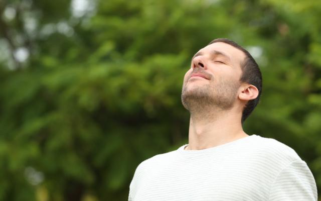 hombre saludable haciendo ejercicio