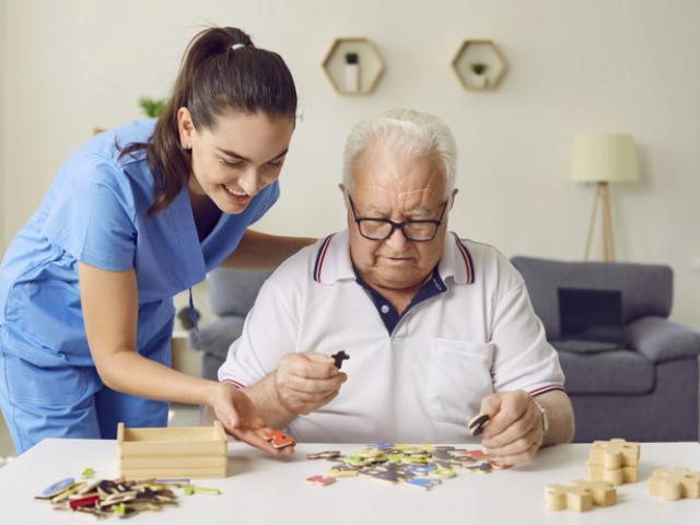 Persona mayor con deterioro cognitivo