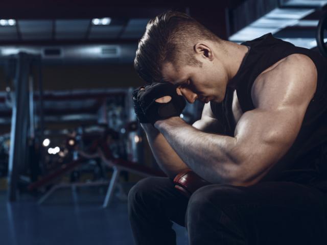 hombre con problemas por testosterona alta